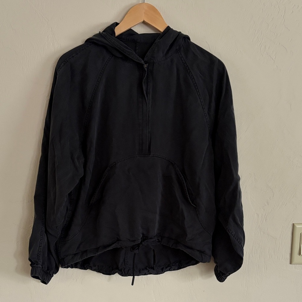 Lululemon City Stroll Hoodie with Cinched Hem. Excellent Condition!